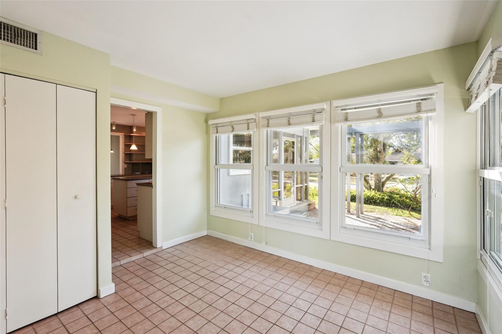 Image 13 of 47 For 349 Scott Avenue