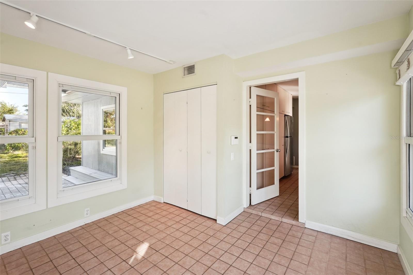 Image 14 of 47 For 349 Scott Avenue