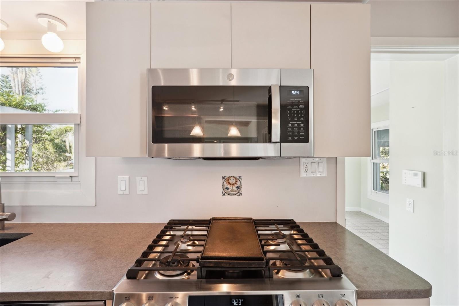 Image 15 of 47 For 349 Scott Avenue