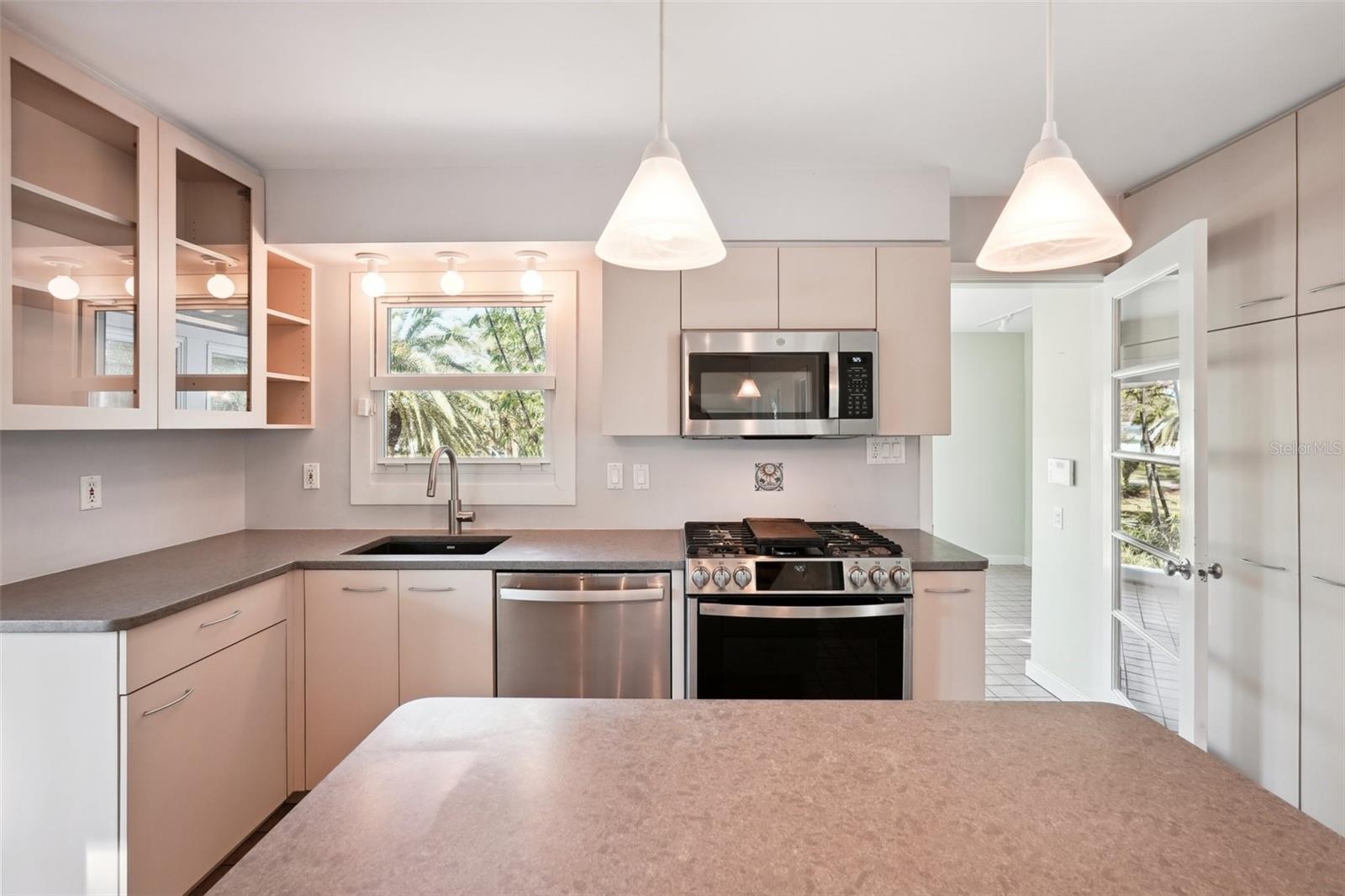 Image 17 of 47 For 349 Scott Avenue