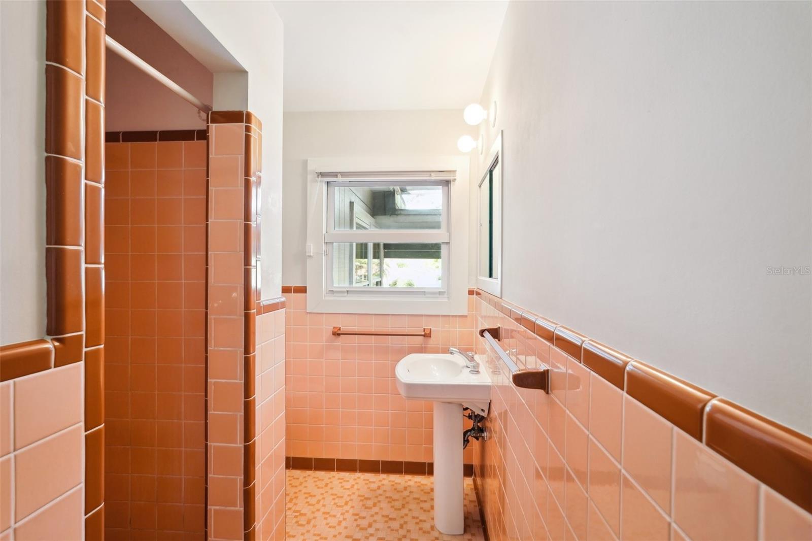 Image 20 of 47 For 349 Scott Avenue