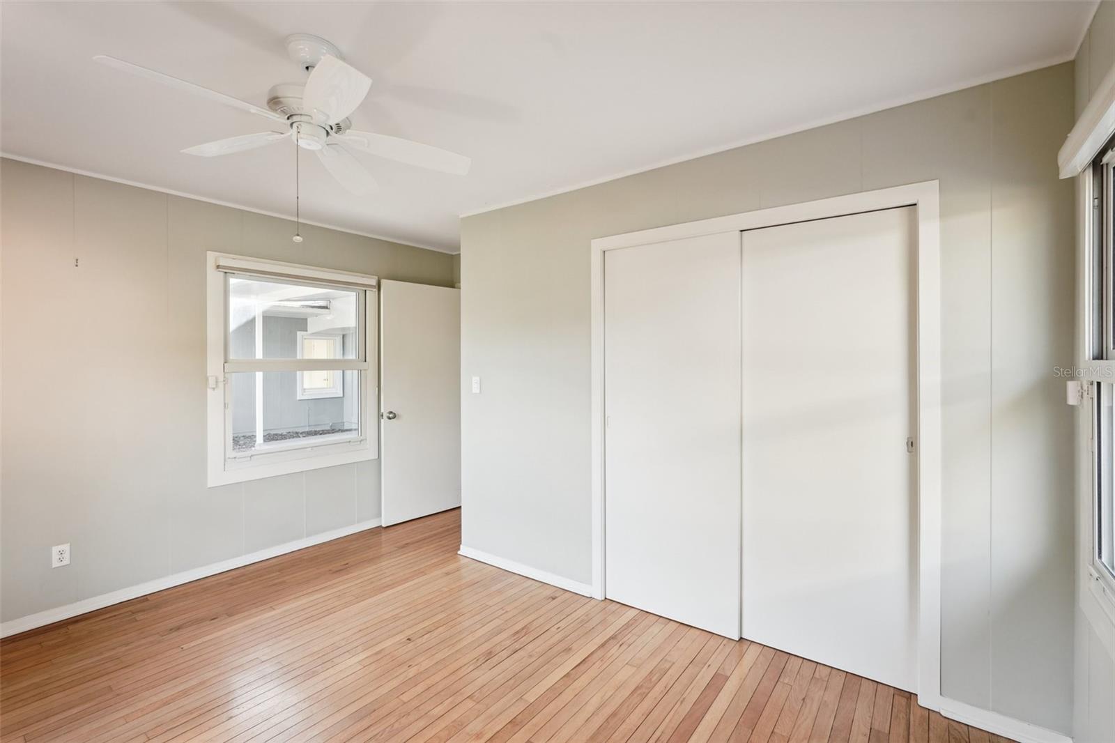 Image 24 of 47 For 349 Scott Avenue