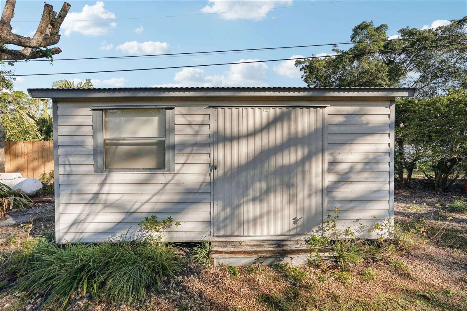 Image 34 of 47 For 349 Scott Avenue