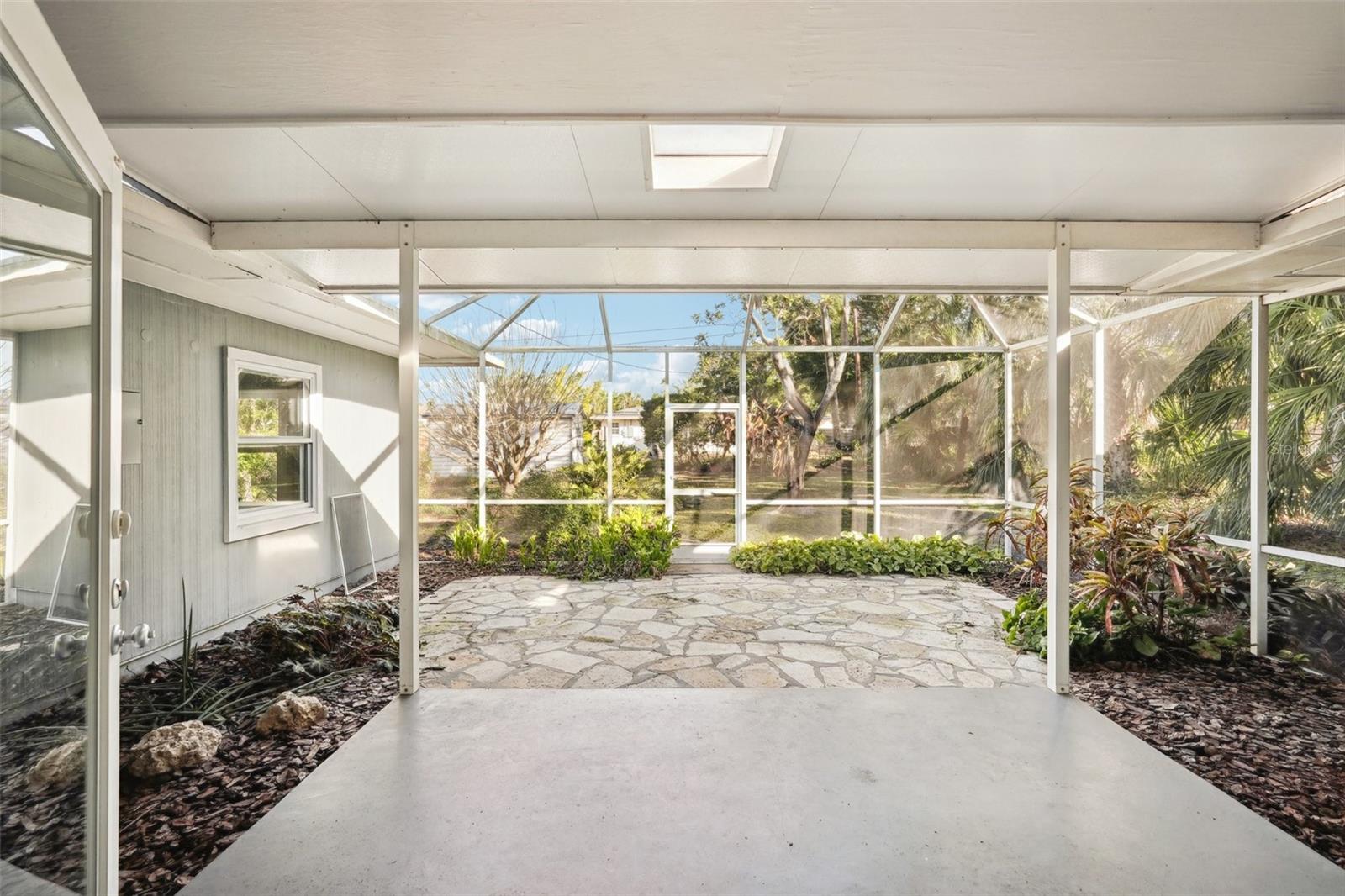 Image 36 of 47 For 349 Scott Avenue