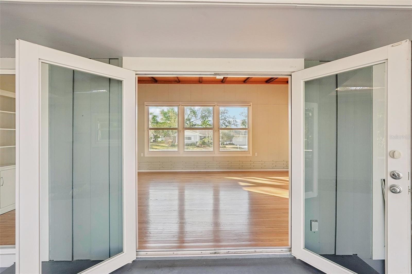 Image 37 of 47 For 349 Scott Avenue