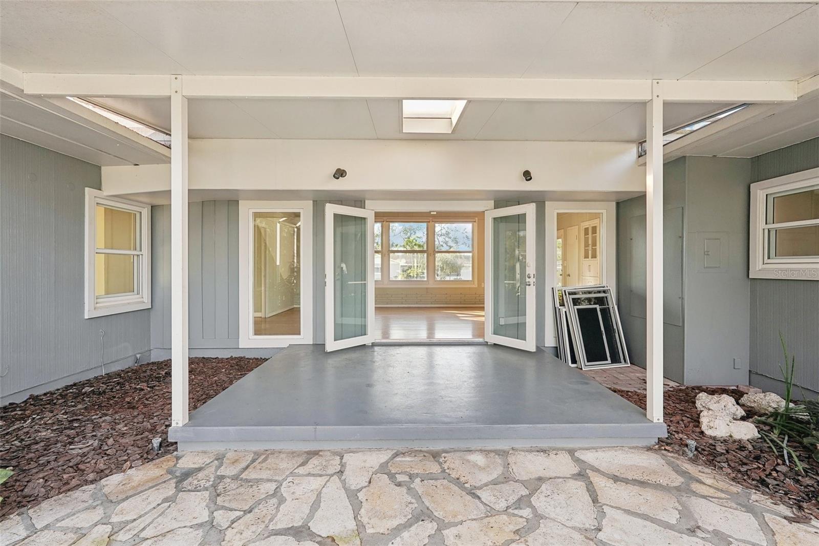 Image 38 of 47 For 349 Scott Avenue