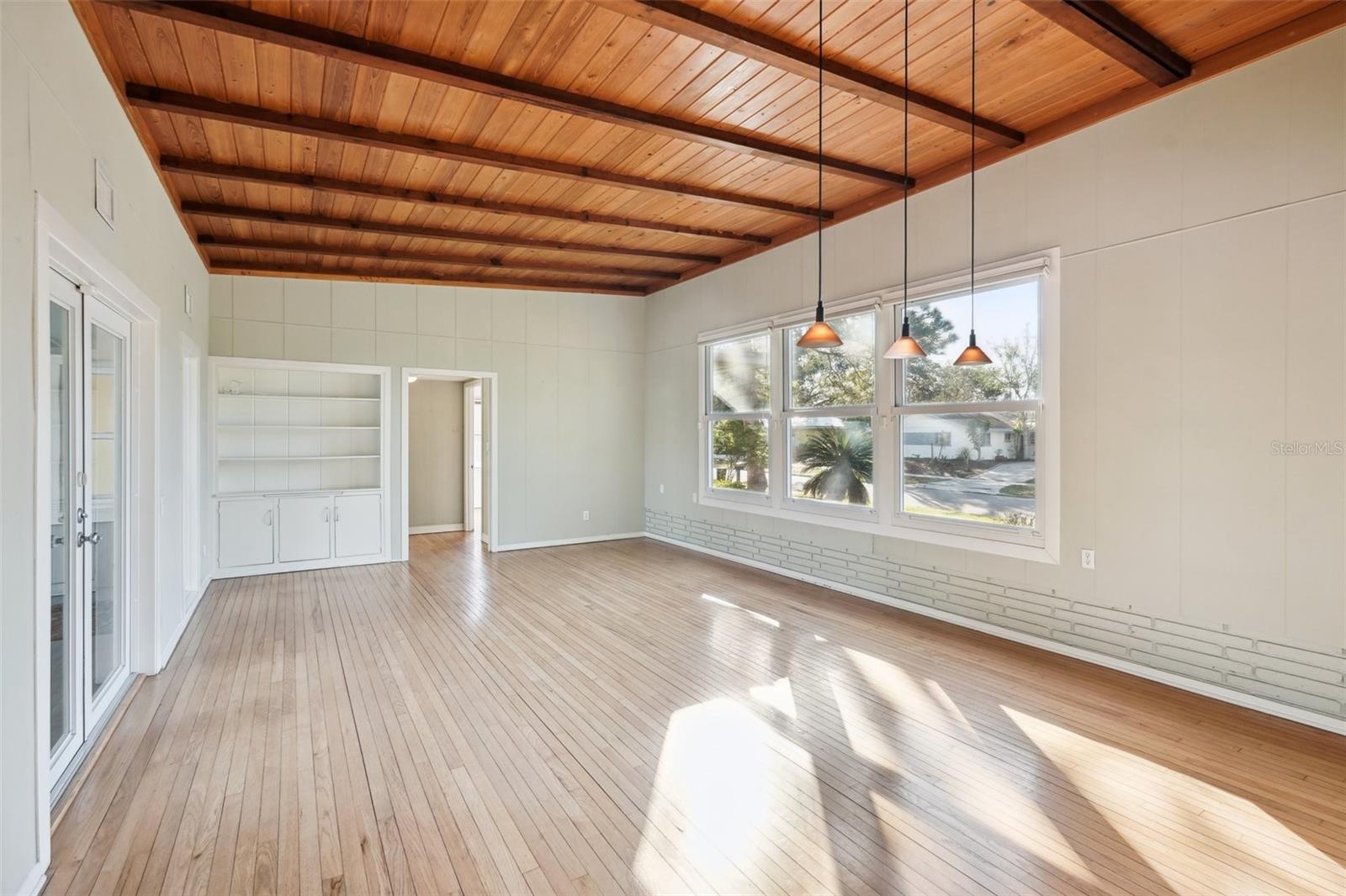 Image 8 of 47 For 349 Scott Avenue