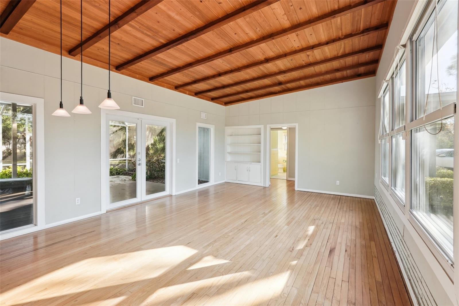 Image 9 of 47 For 349 Scott Avenue