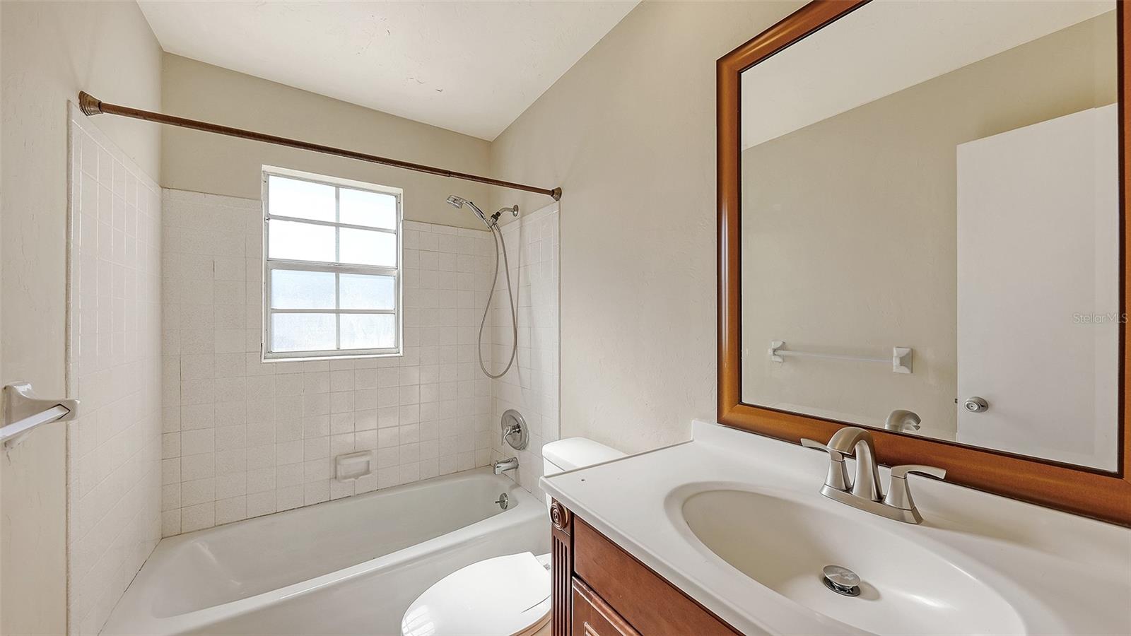 Image 22 of 27 For 2425 Aspinwall Street 2425