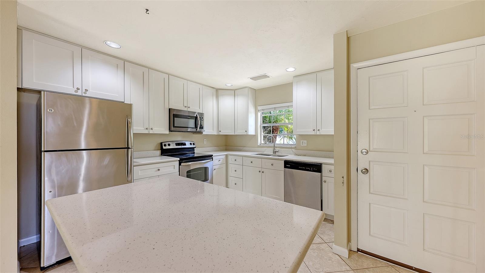 Image 9 of 27 For 2425 Aspinwall Street 2425