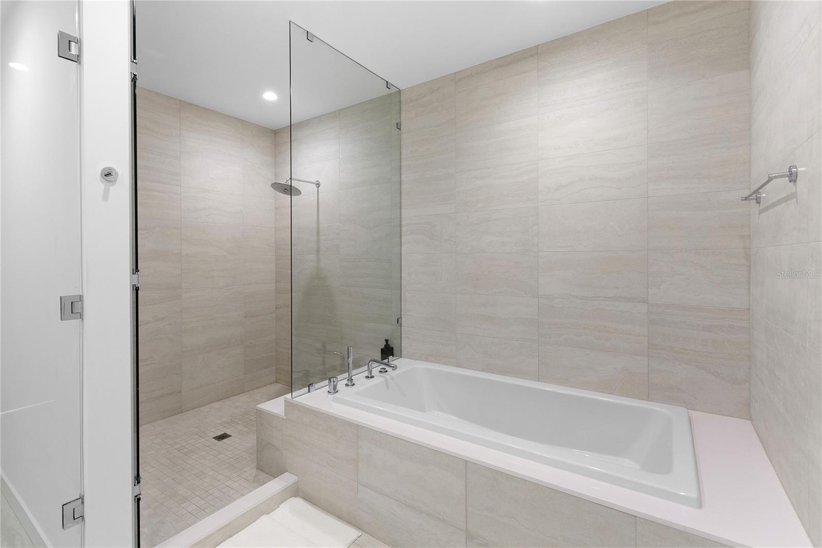 Image 14 of 33 For 301 Quay Commons  509