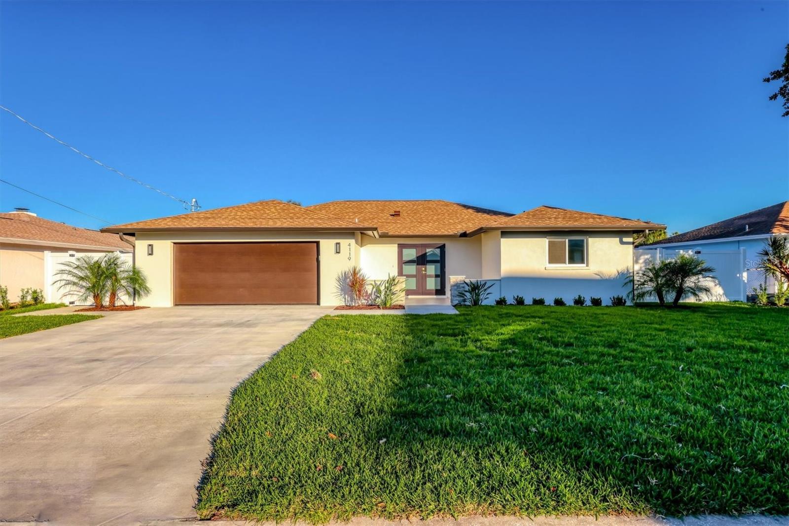 Image 4 of 68 For 4119 Royal Palm Drive