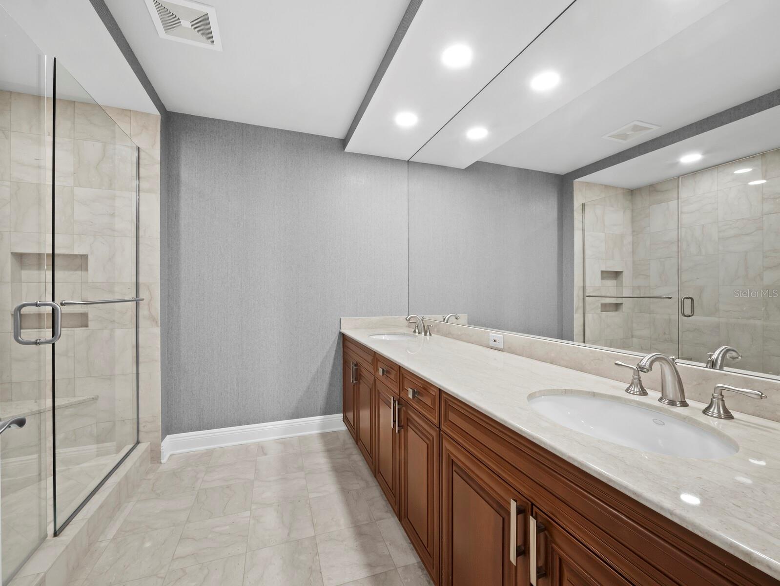 Listing photo id 33 for 35 Watergate Drive 1403