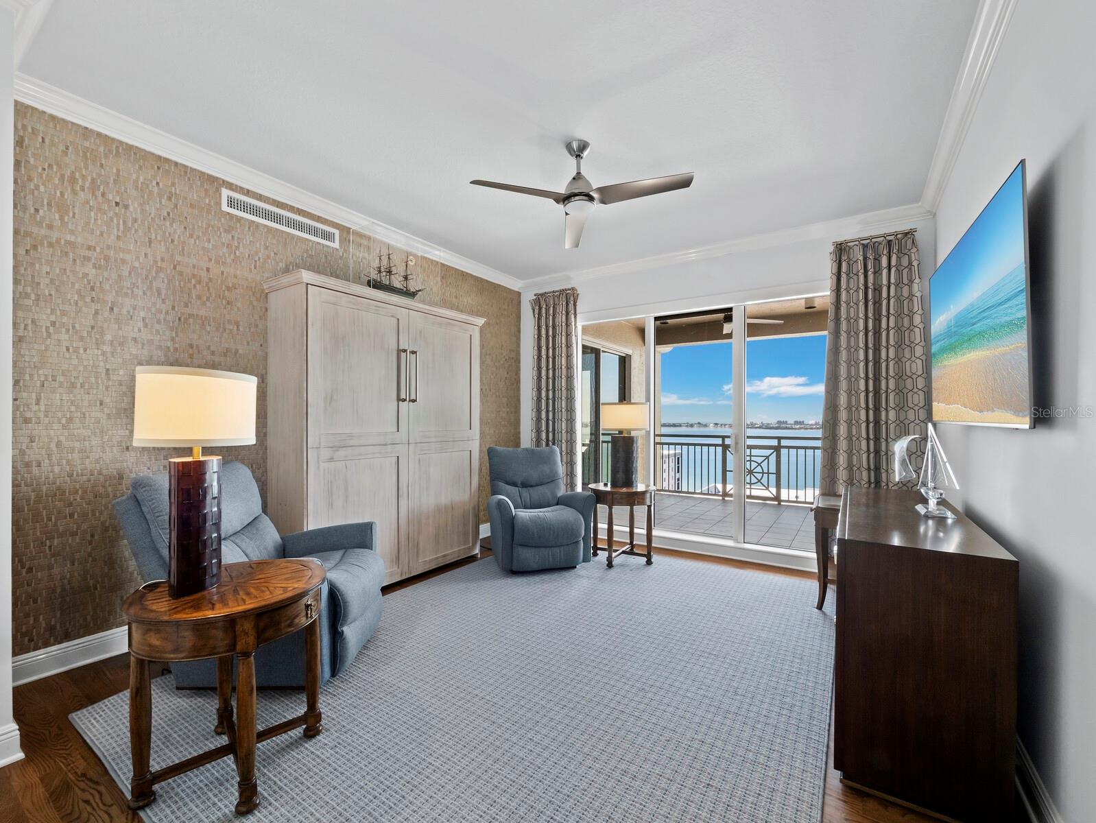 Listing photo id 35 for 35 Watergate Drive 1403