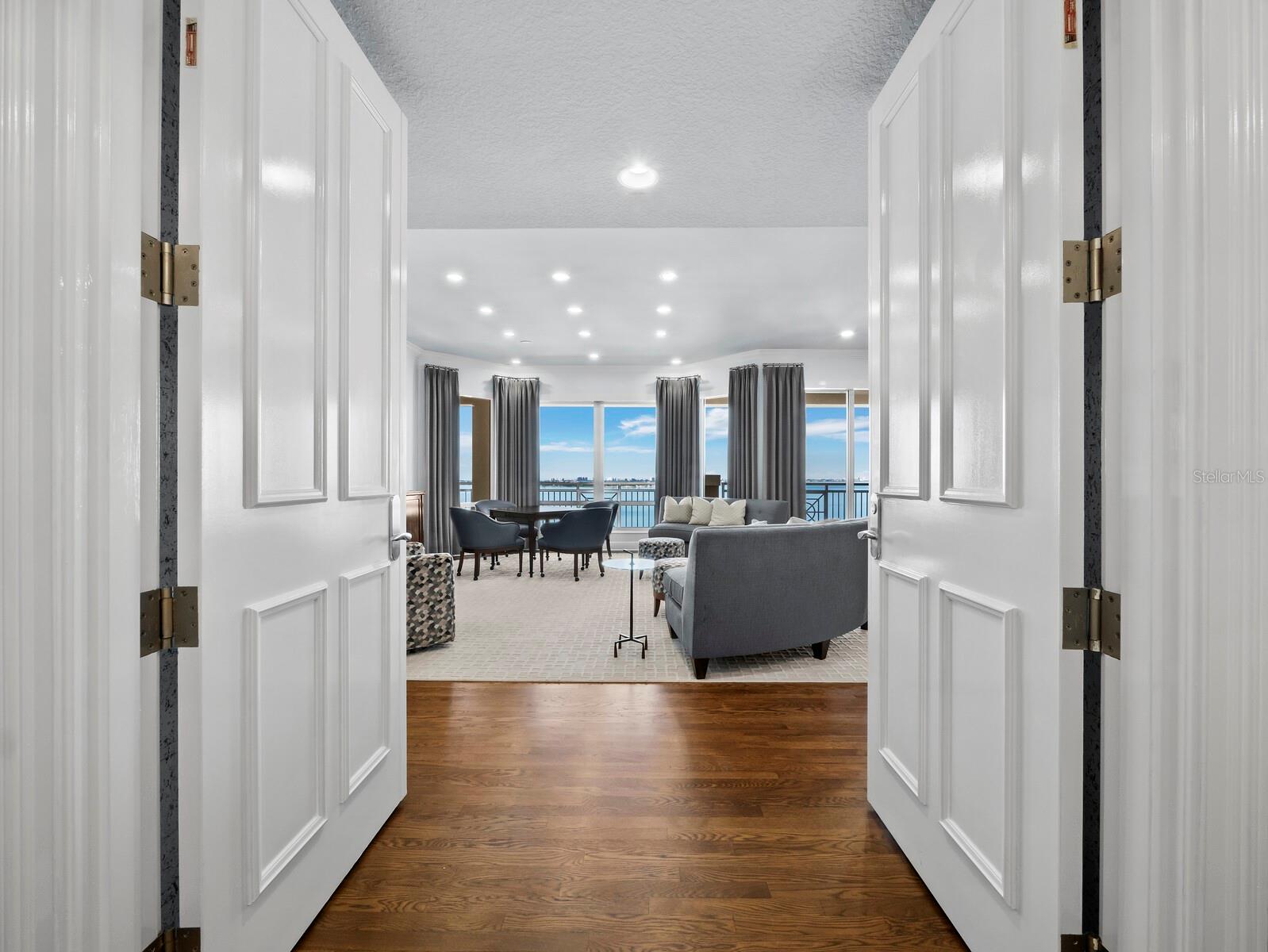 Listing photo id 2 for 35 Watergate Drive 1403