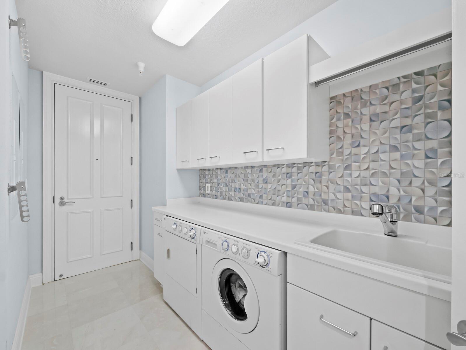 Listing photo id 46 for 35 Watergate Drive 1403