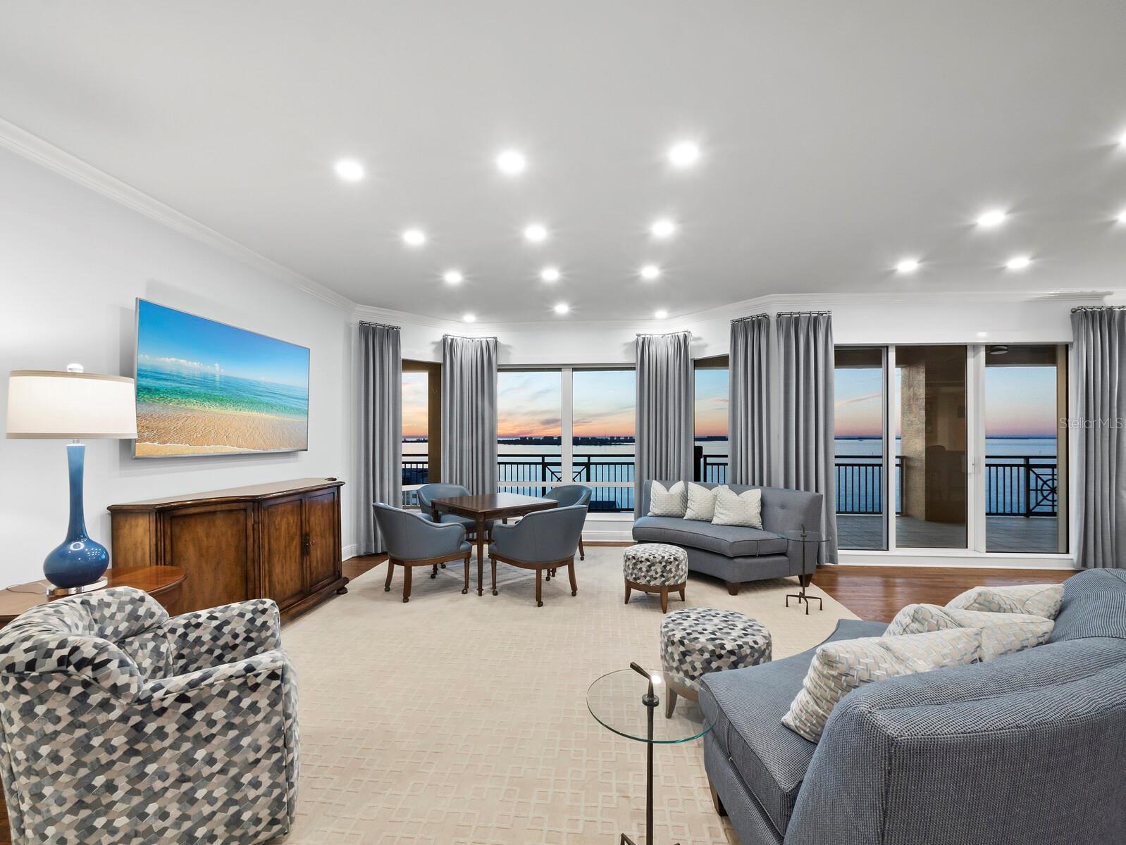 Listing photo id 4 for 35 Watergate Drive 1403