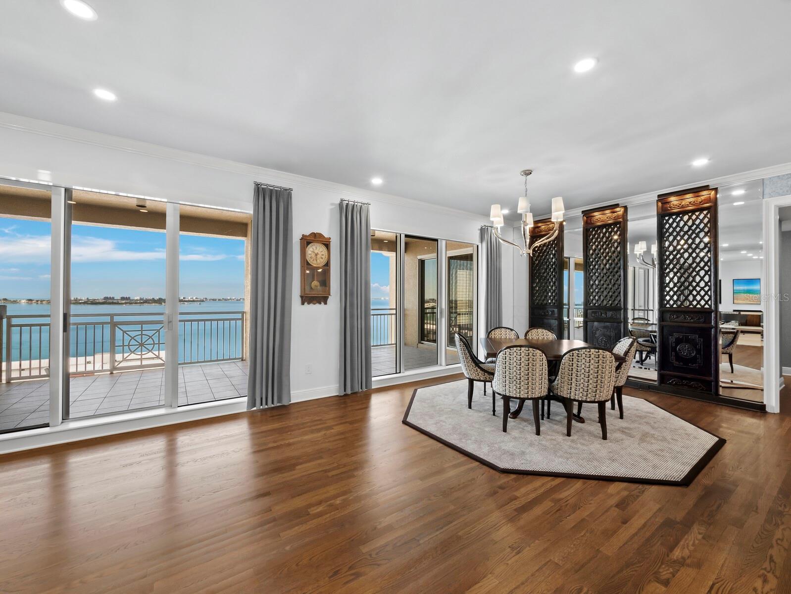 Listing photo id 5 for 35 Watergate Drive 1403