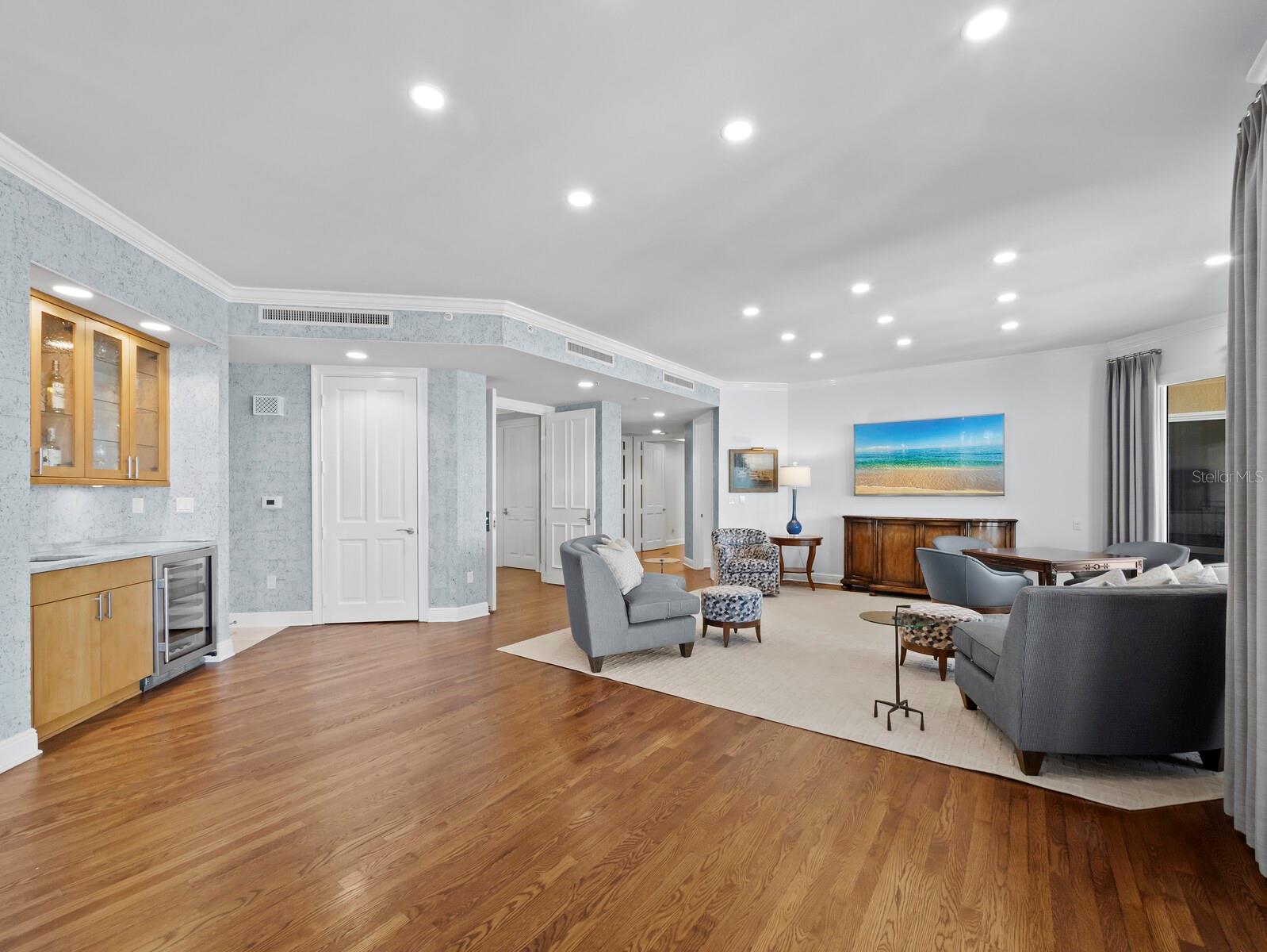 Listing photo id 7 for 35 Watergate Drive 1403