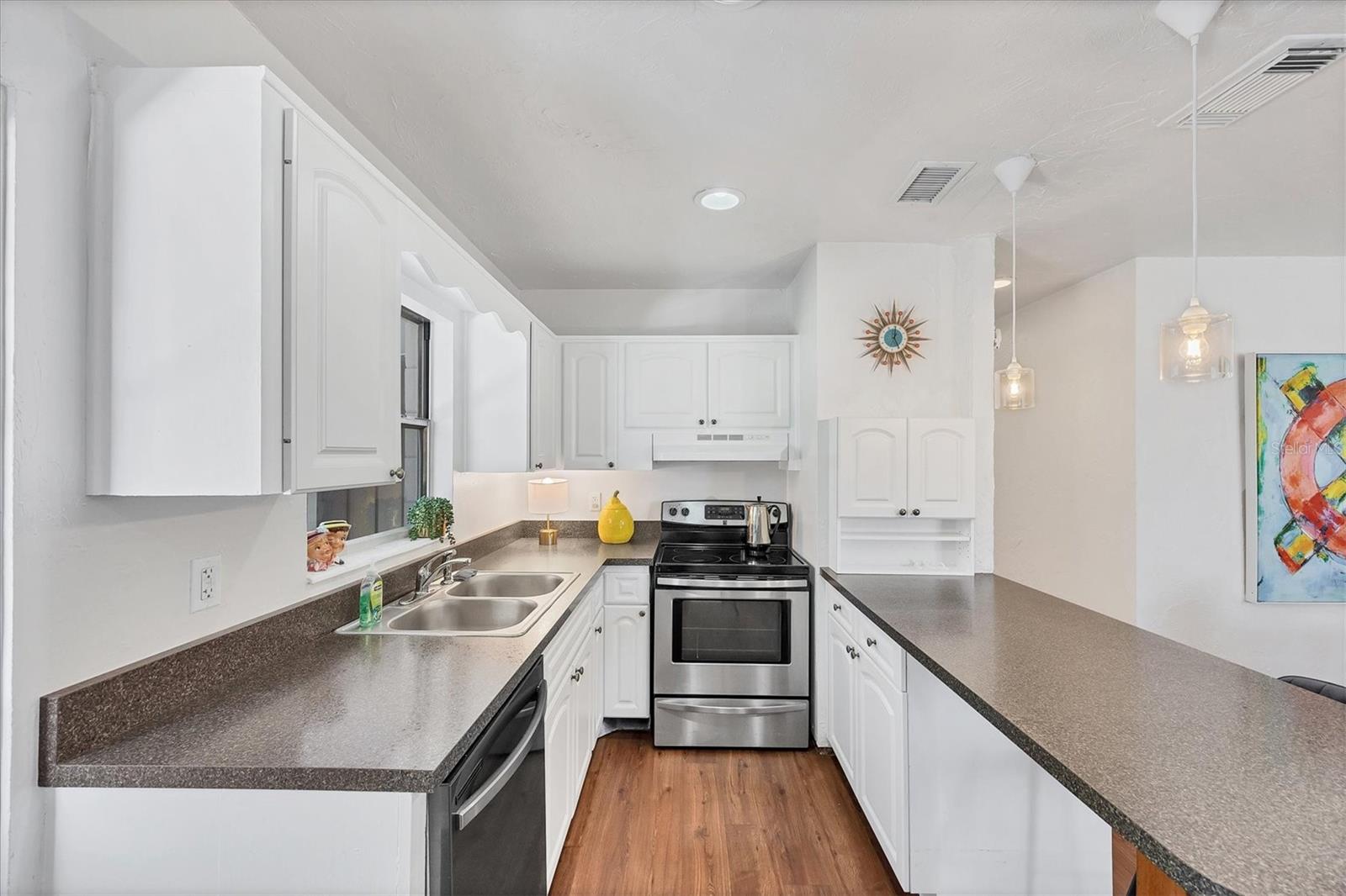 Image 16 of 51 For 2410 Browning Street