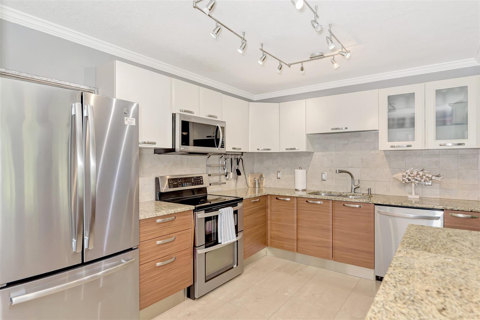 Image 16 of 48 For 1894 Loma Linda Street