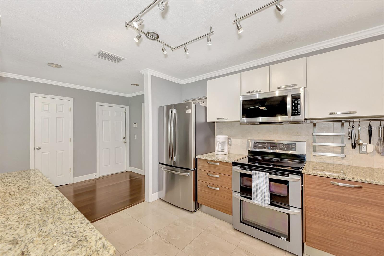 Image 20 of 48 For 1894 Loma Linda Street