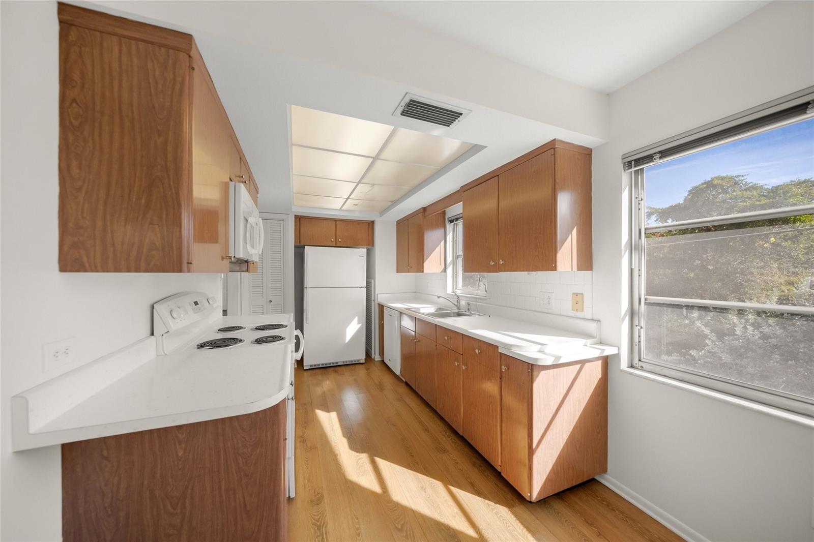 Image 11 of 36 For 2507 Beneva Road 10