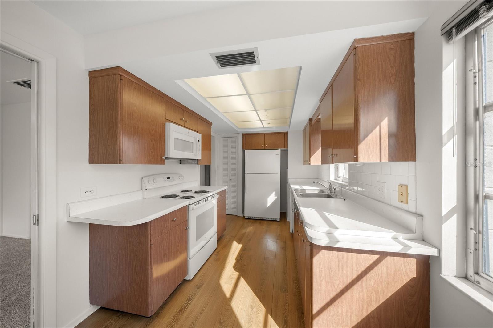 Image 12 of 36 For 2507 Beneva Road 10