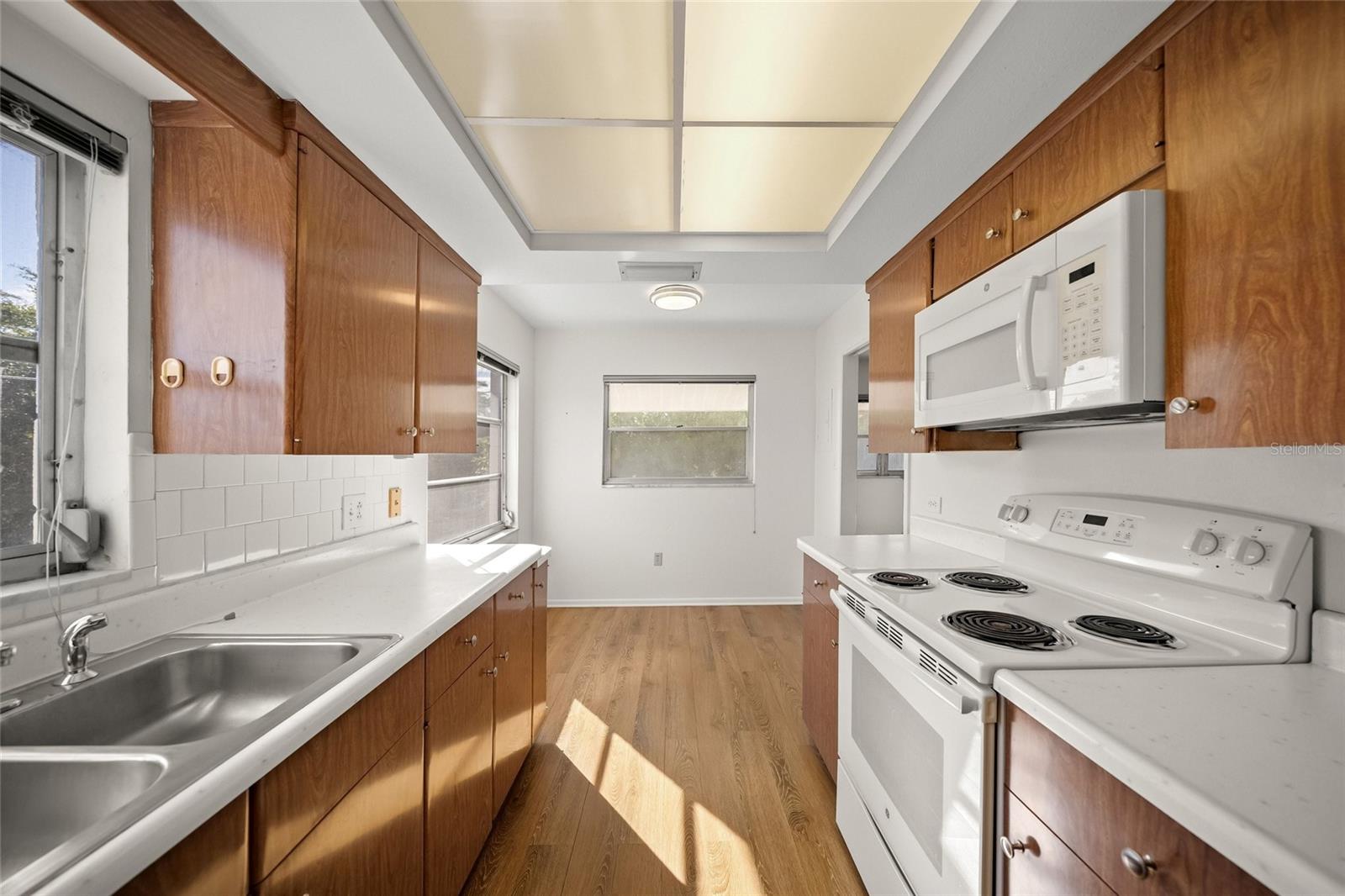 Image 14 of 36 For 2507 Beneva Road 10