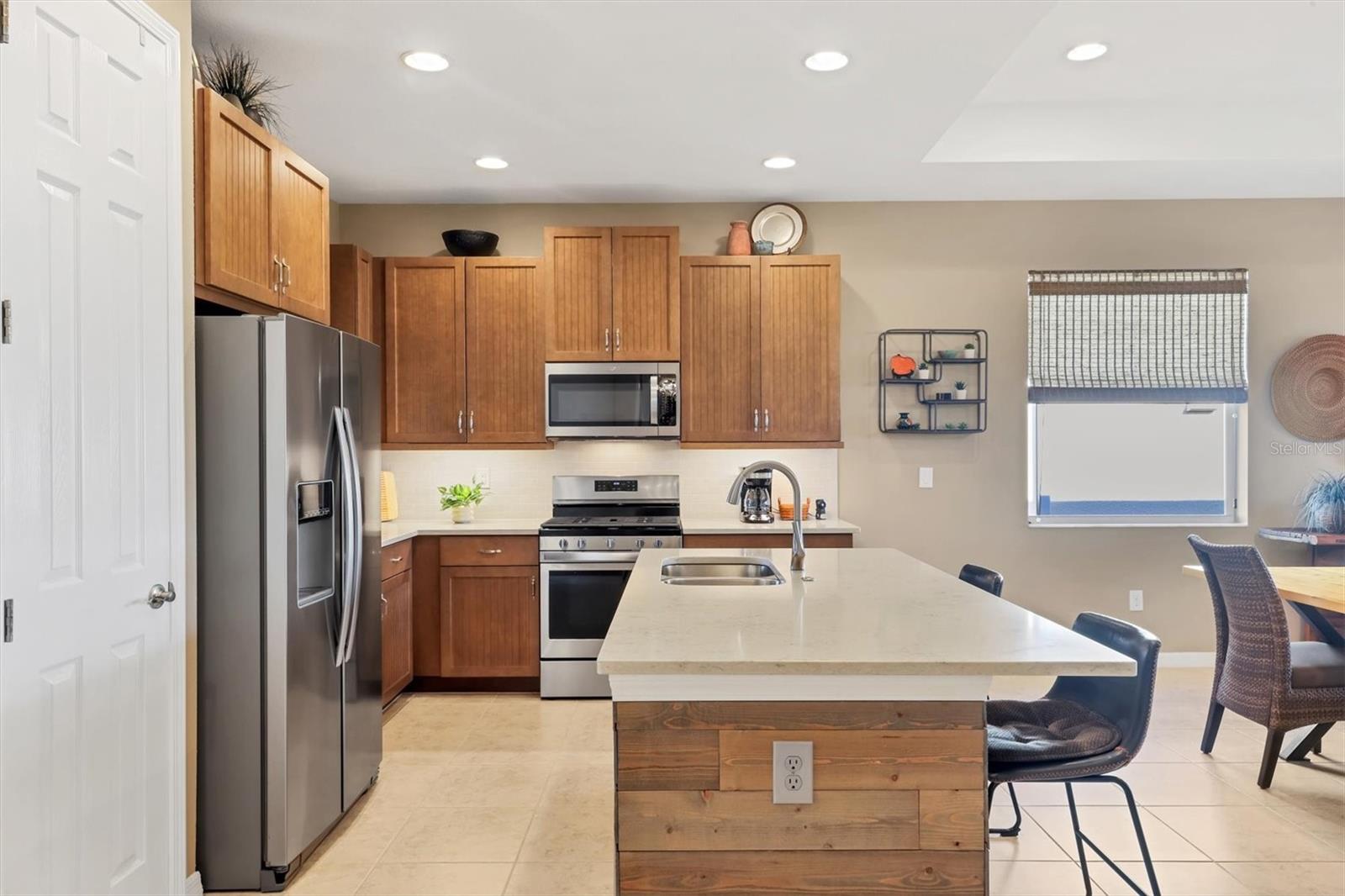 Image 16 of 49 For 7525 Alumni Trail