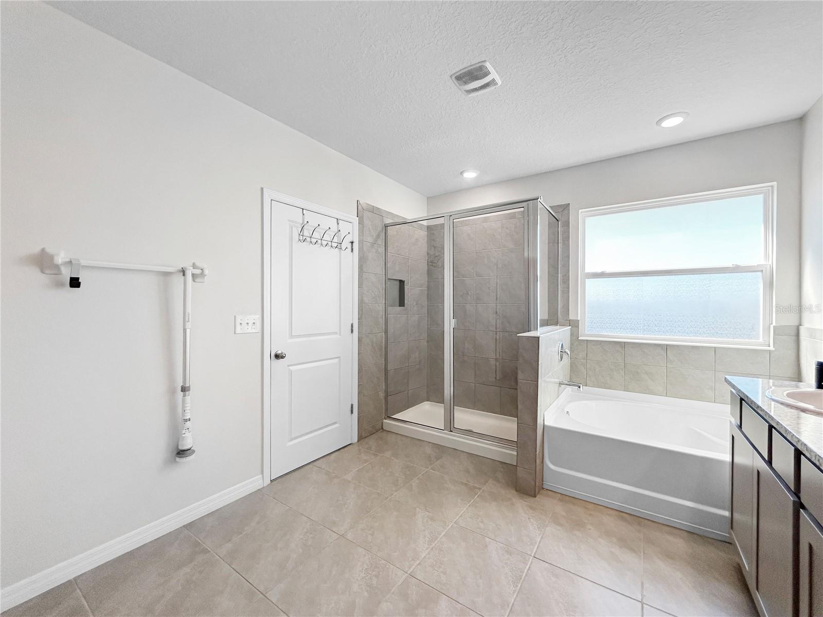 Image 22 of 27 For 4020 Lively Coral Place