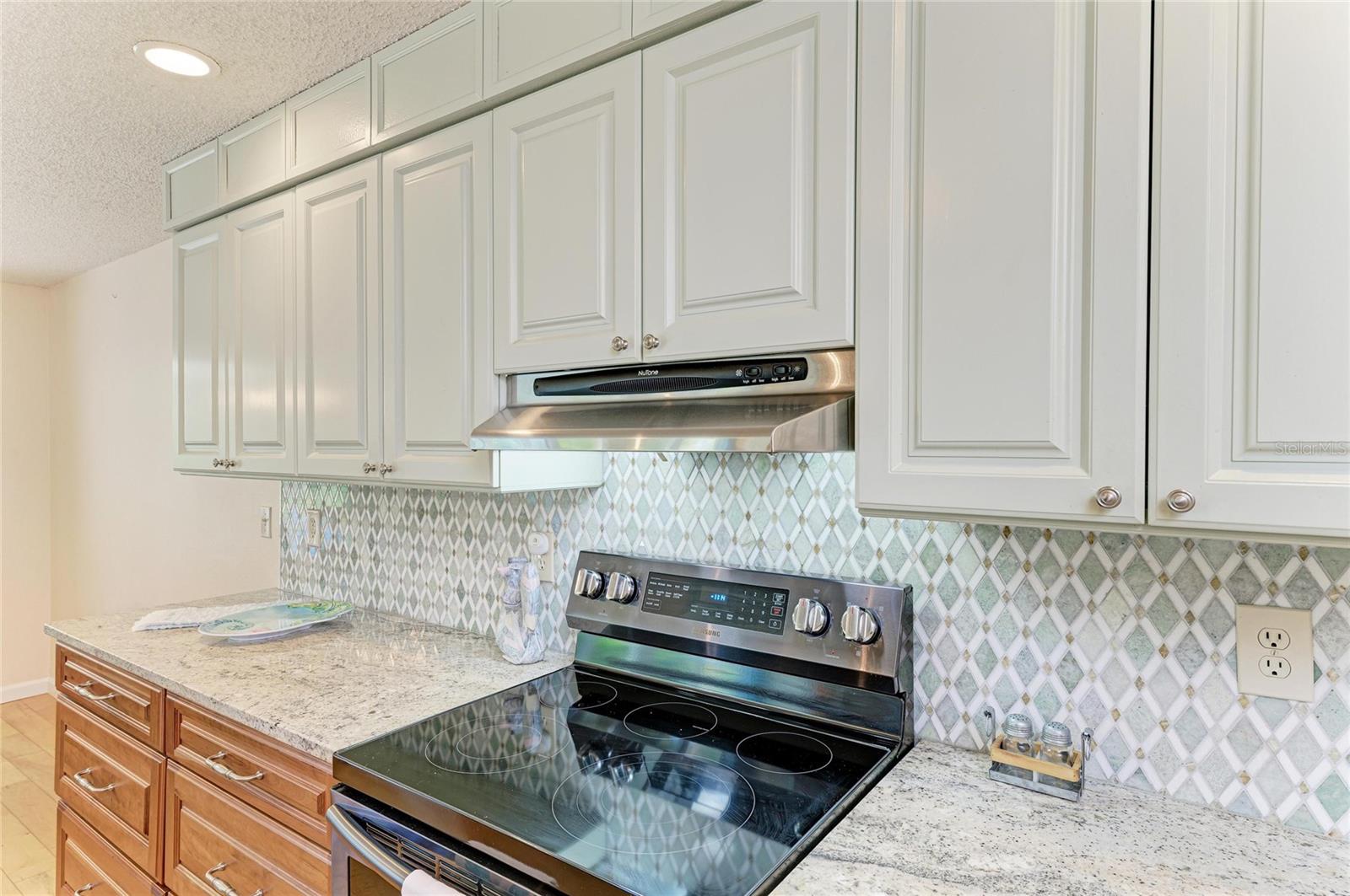 Image 7 of 30 For 6502 38th Avenue Circle W