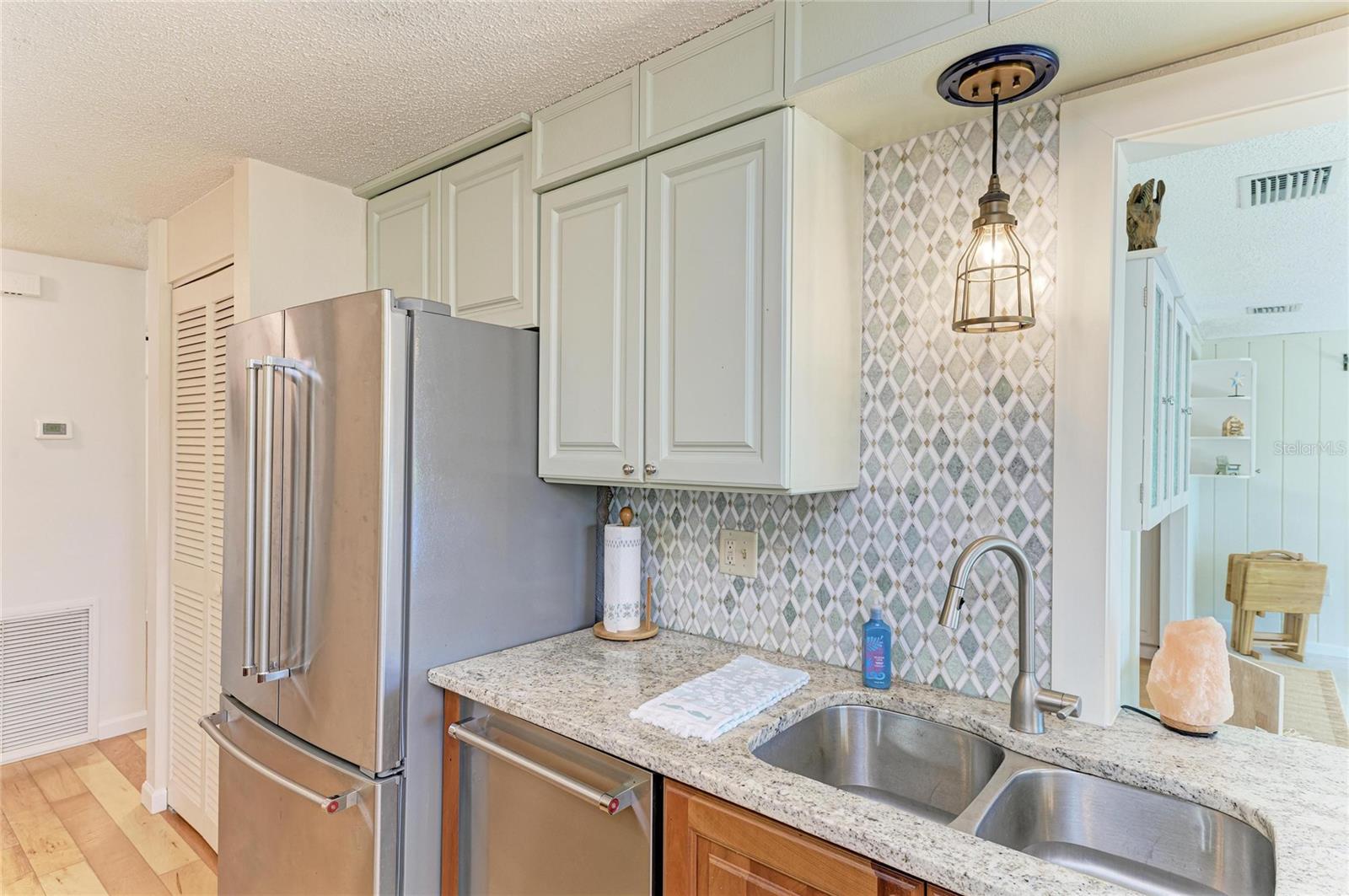 Image 8 of 30 For 6502 38th Avenue Circle W