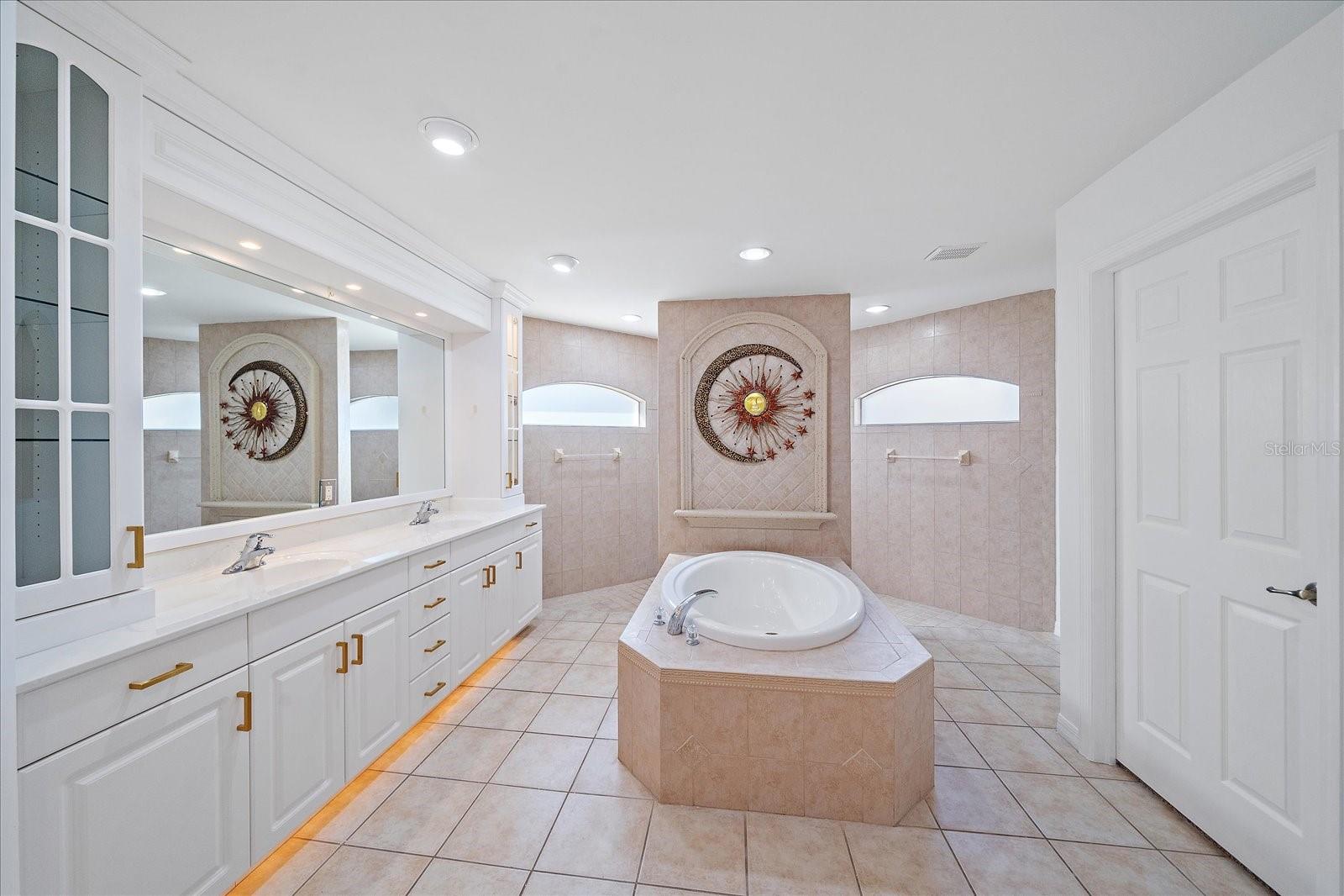 Image 18 of 39 For 2991 Grandview Drive