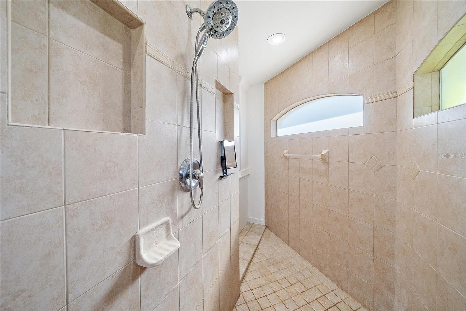 Image 20 of 39 For 2991 Grandview Drive