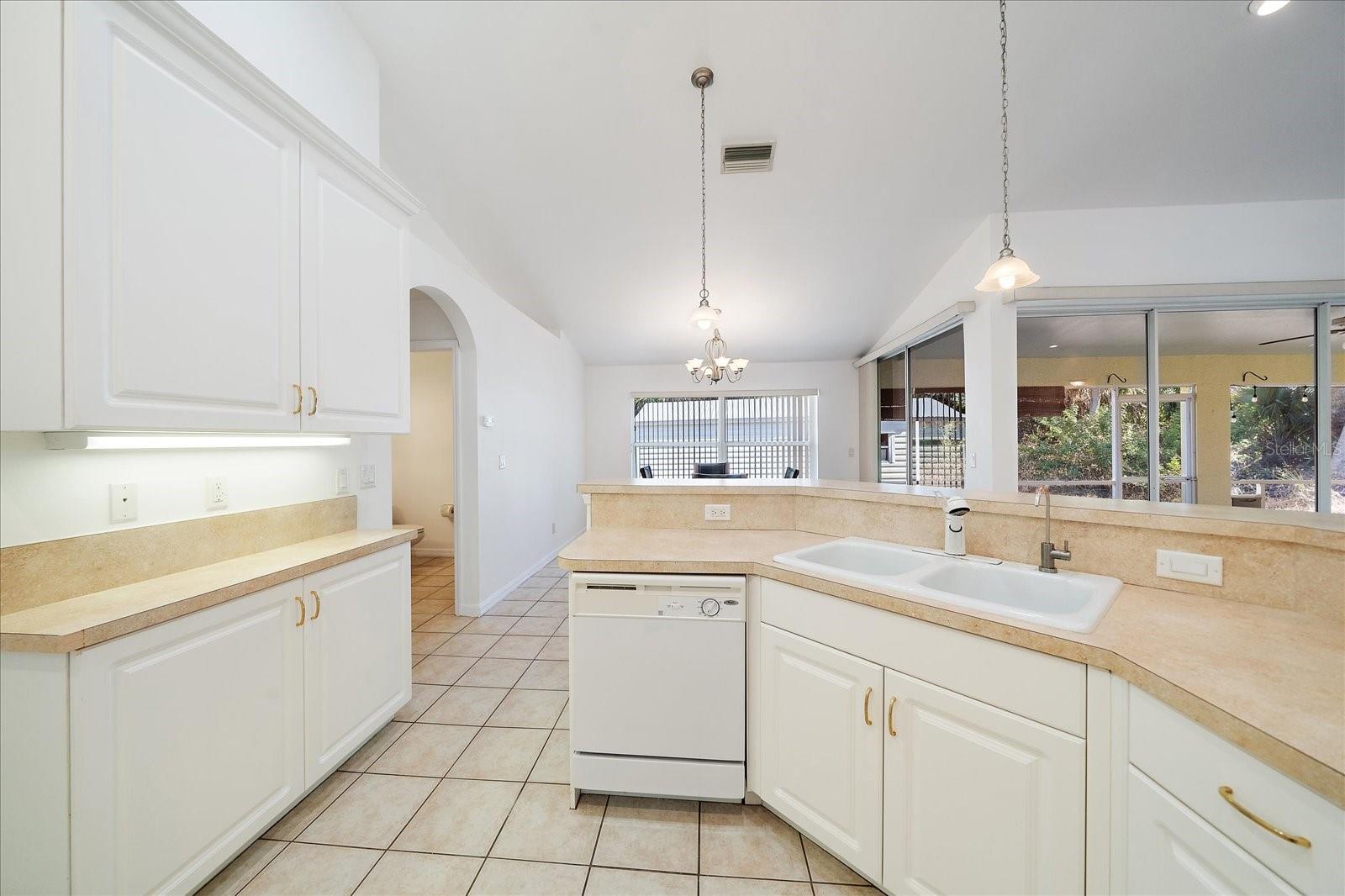 Image 8 of 39 For 2991 Grandview Drive