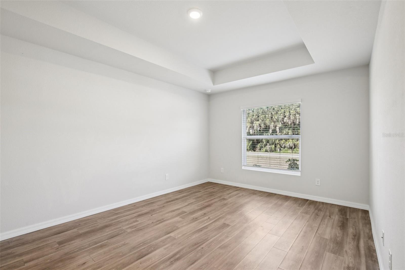 Image 10 of 14 For 1193 Victoria Avenue