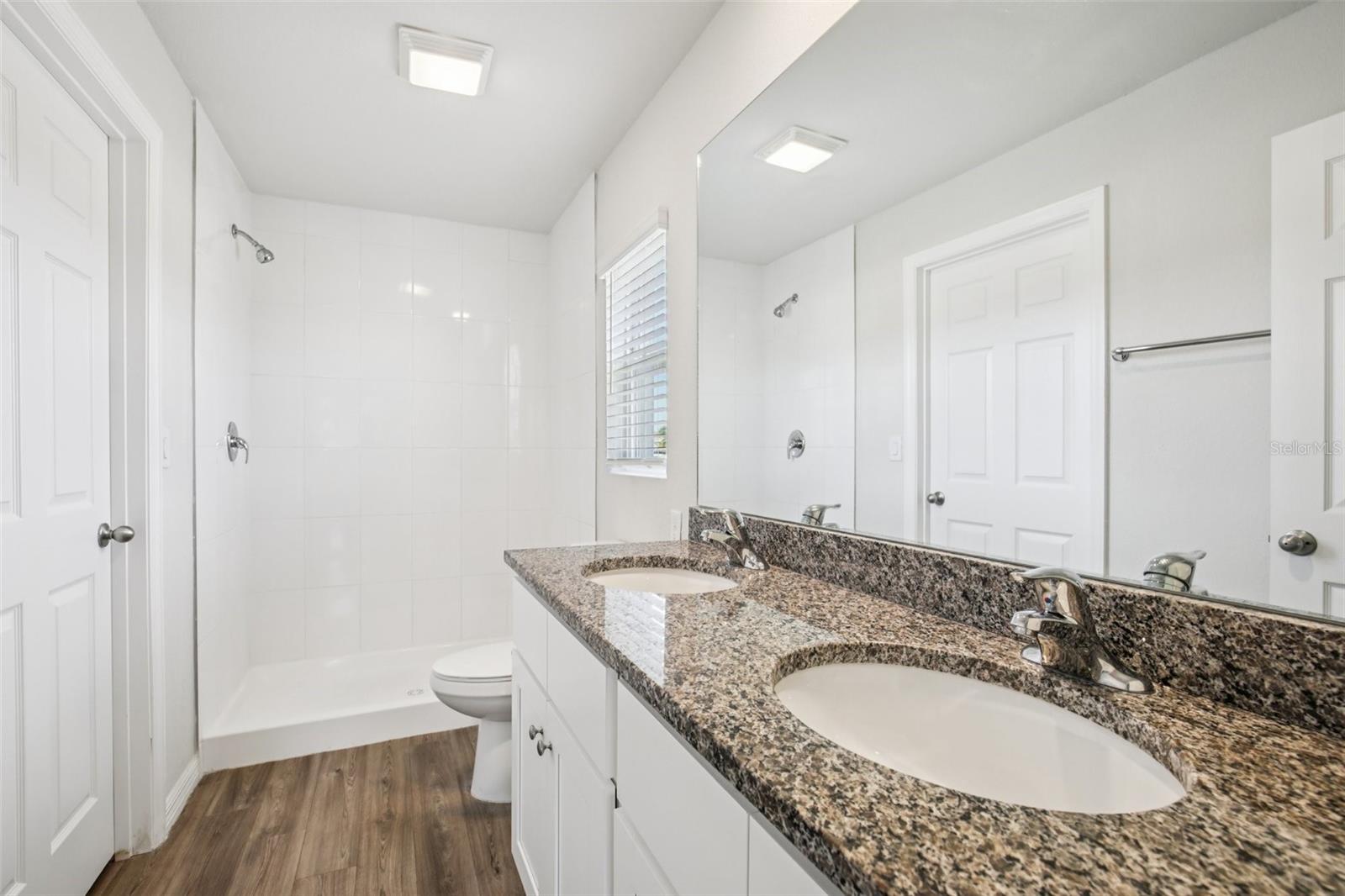 Image 11 of 14 For 1193 Victoria Avenue