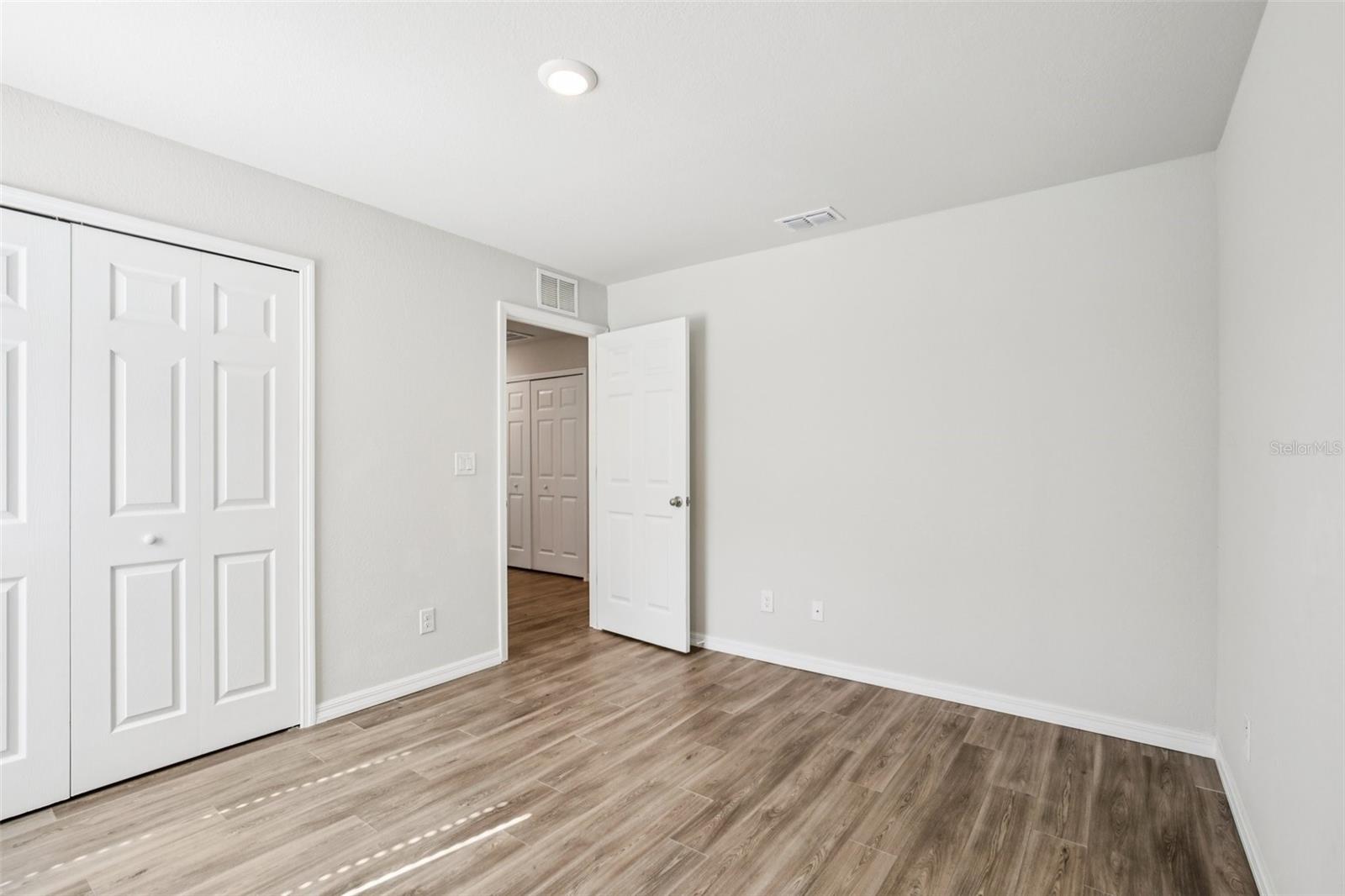 Image 12 of 14 For 1193 Victoria Avenue