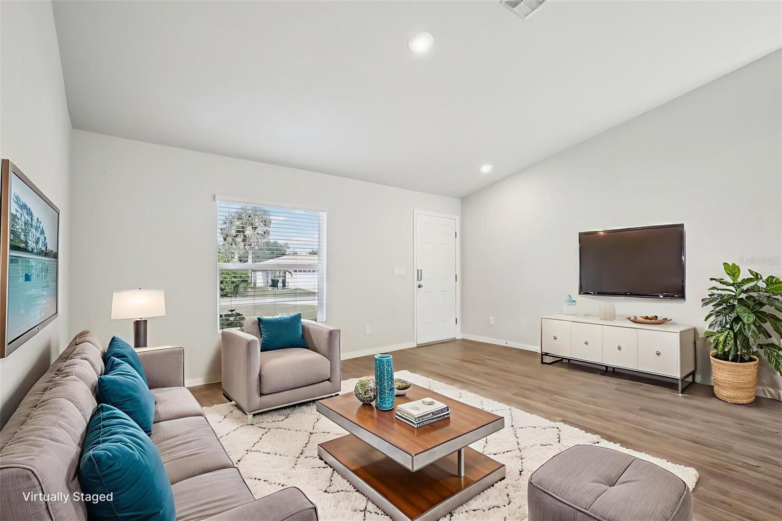 Image 4 of 14 For 1193 Victoria Avenue