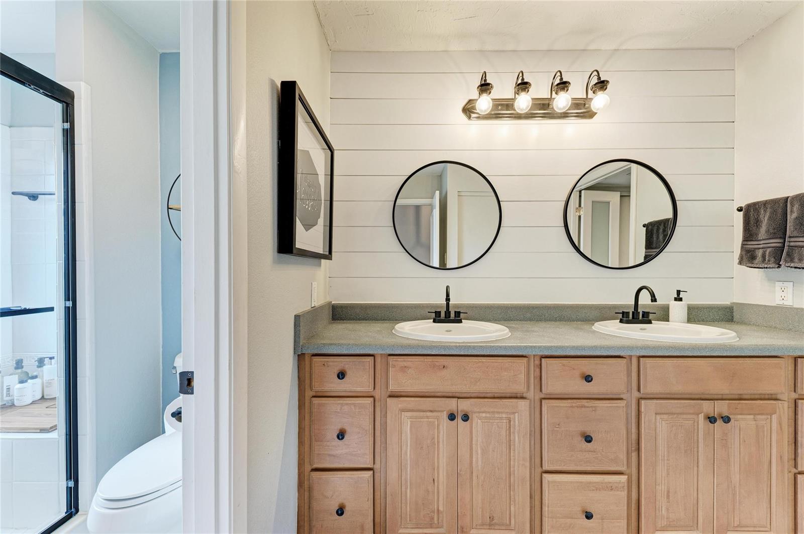 Image 30 of 71 For 5315 Myrtle Wood 46