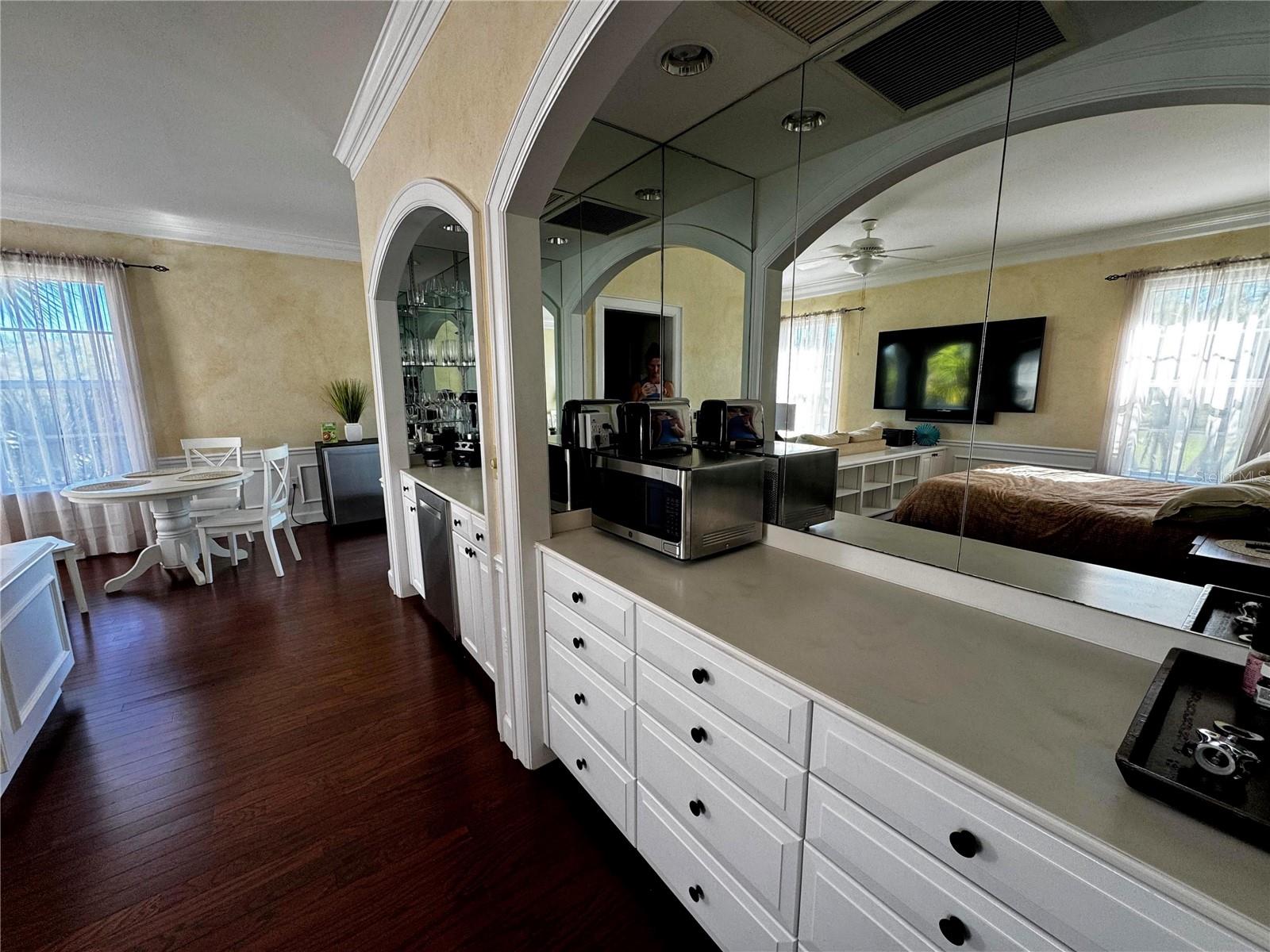 Image 7 of 38 For 51 Macewen Drive 11