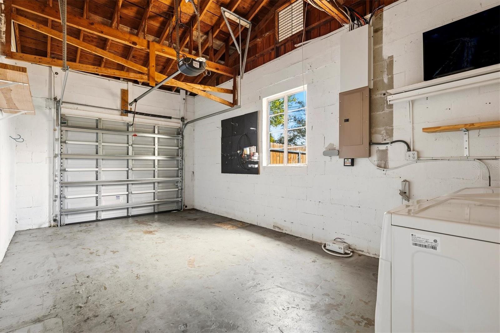 Image 32 of 94 For 2586 Tami Sola Street