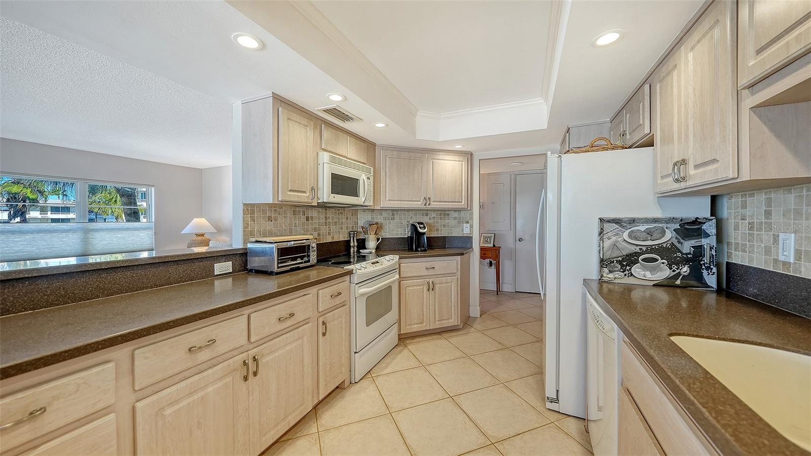 Image 15 of 42 For 800 Benjamin Franklin Drive 308