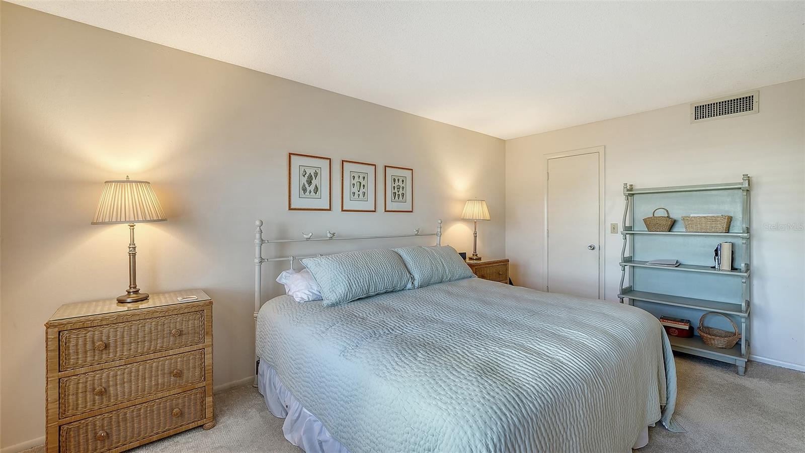 Image 22 of 42 For 800 Benjamin Franklin Drive 308