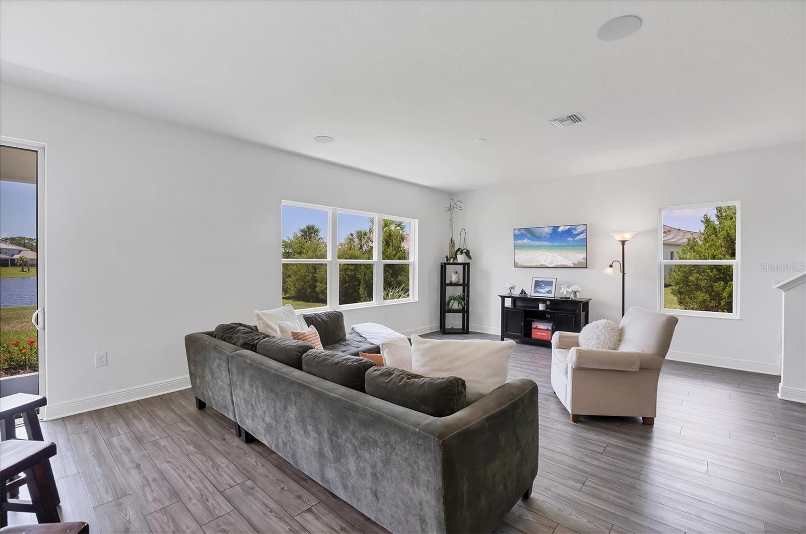 Image 5 of 52 For 9924 Crystal Isles Circle