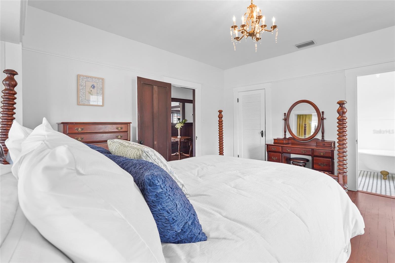 Image 36 of 57 For 1550 3rd Avenue W