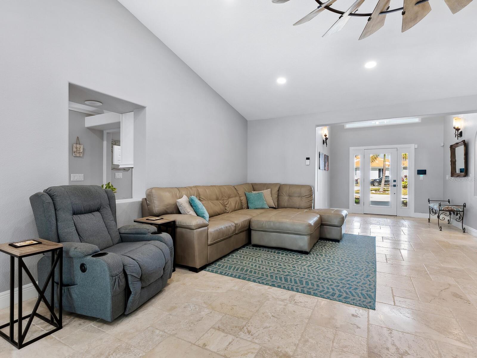 Image 13 of 73 For 221 Lychee Road