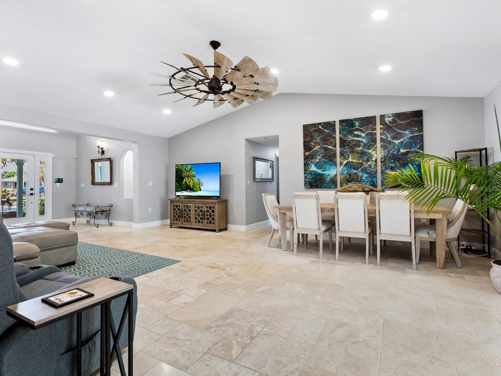 Image 14 of 73 For 221 Lychee Road