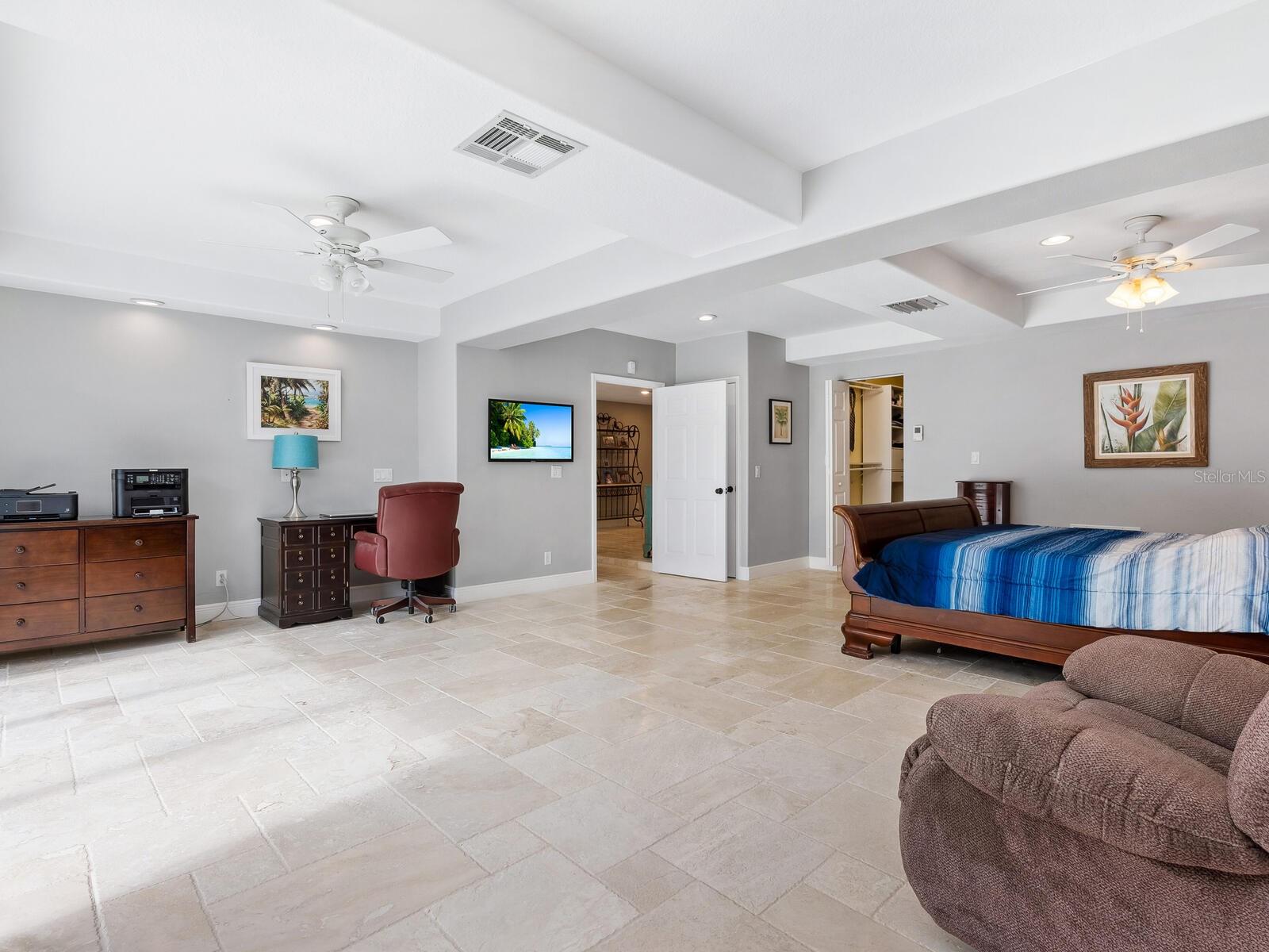 Image 28 of 73 For 221 Lychee Road